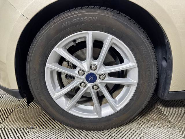 Certified 2018 Ford Focus SE FWD image 11