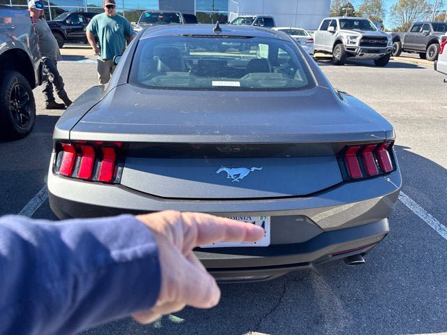 Certified 2024 Ford Mustang Coupe RWD image 9