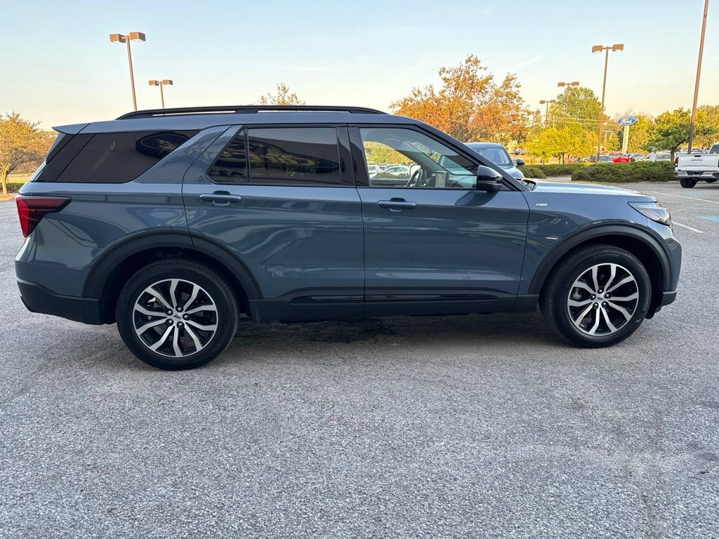 Certified 2025 Ford Explorer ST-Line AWD/4WD image 10