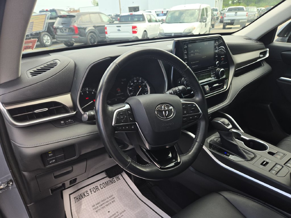 Used 2020 Toyota Highlander XLE AWD/4WD image 7