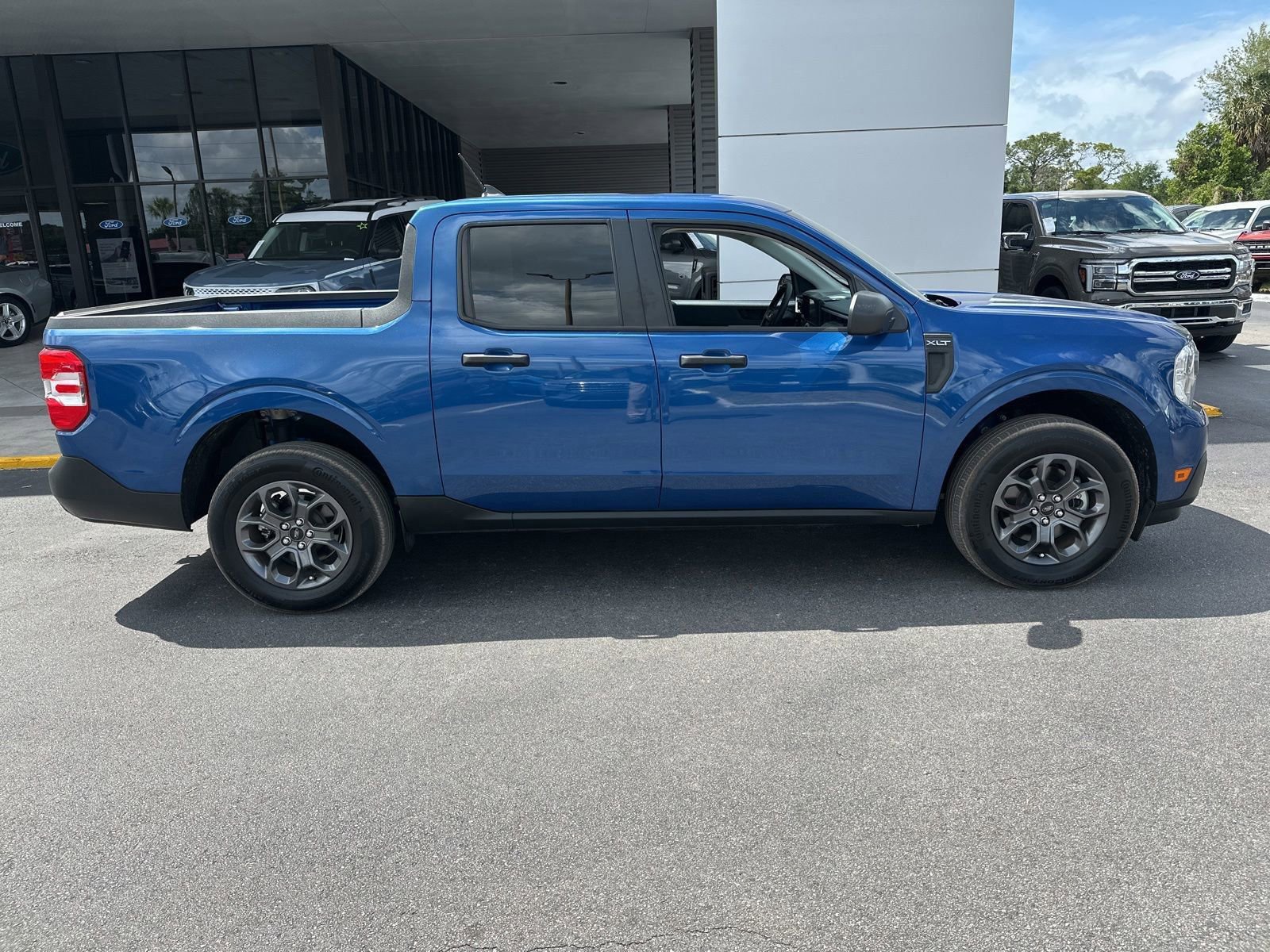 Certified 2024 Ford Maverick XLT FWD image 3