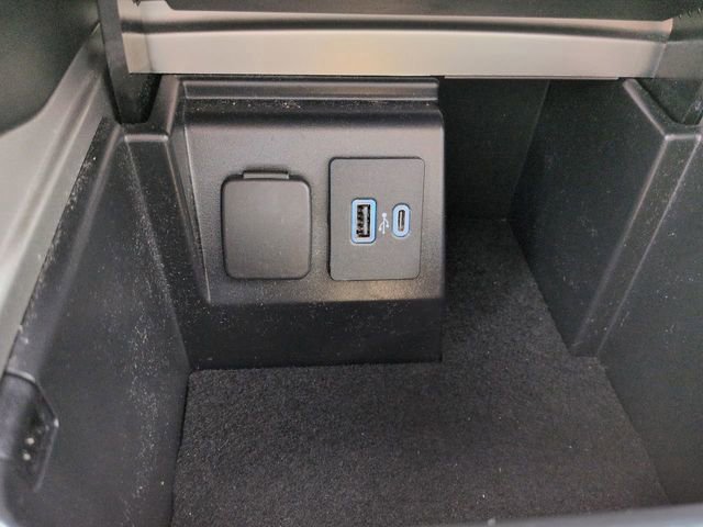 Certified 2022 Ford Explorer XLT w/ Equipment Group 202A image 30