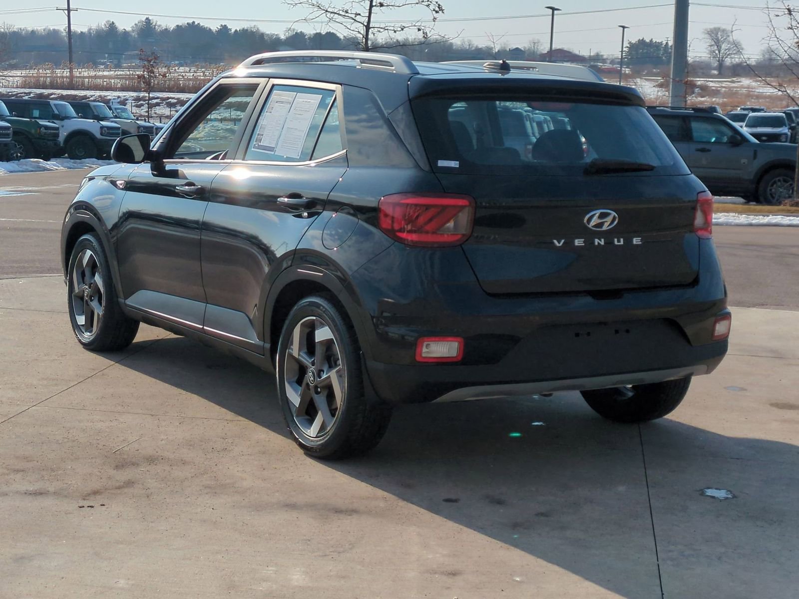 Used 2023 Hyundai Venue SEL image 5