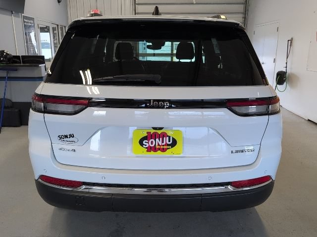 Used 2023 Jeep Grand Cherokee Limited AWD/4WD image 4