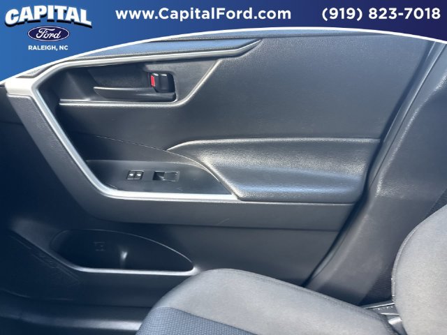 Used 2025 Toyota RAV4 LE AWD/4WD image 28