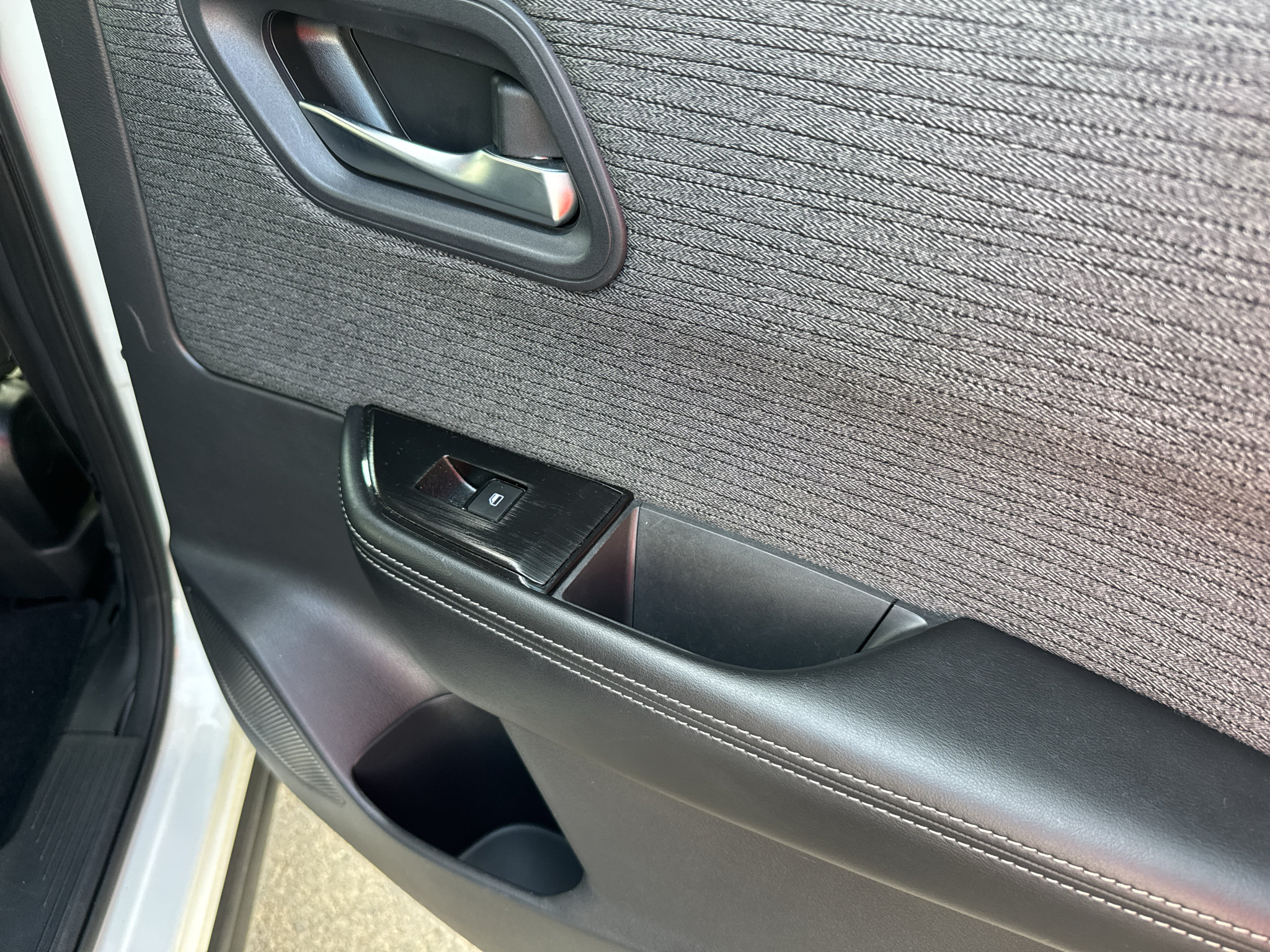 Used 2023 Nissan Rogue SV FWD image 24