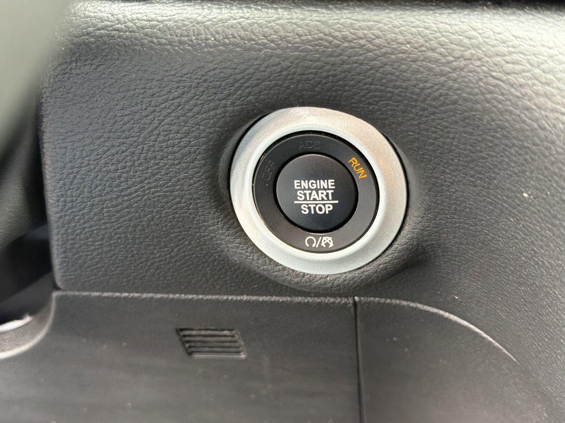 Used 2023 Chrysler Pacifica Touring image 16