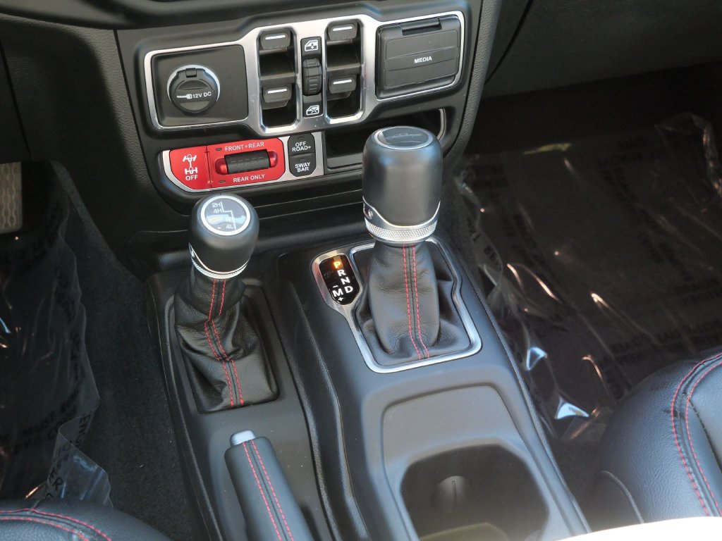 Used 2023 Jeep Gladiator Rubicon w/ Cold Weather Group AWD/4WD image 17