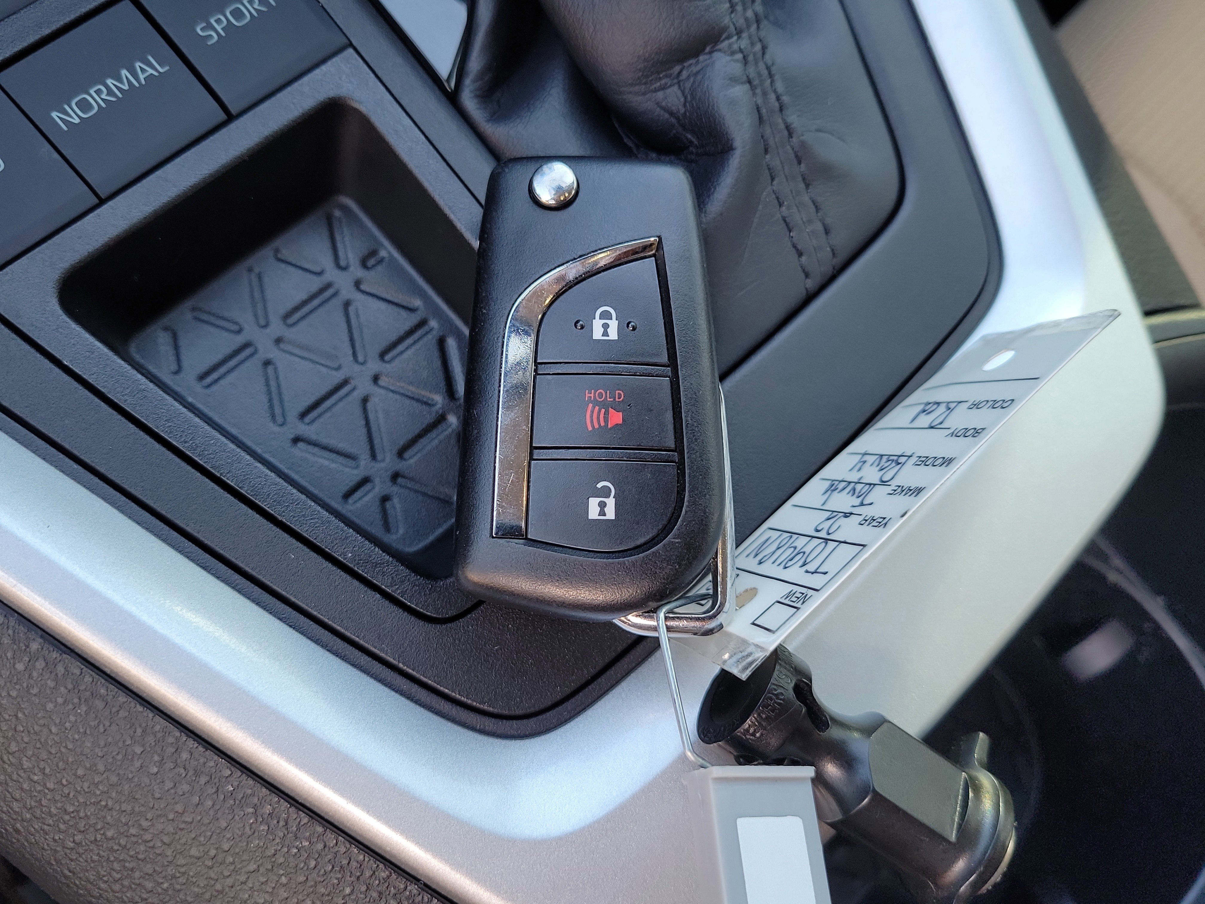 Used 2022 Toyota RAV4 LE FWD image 29