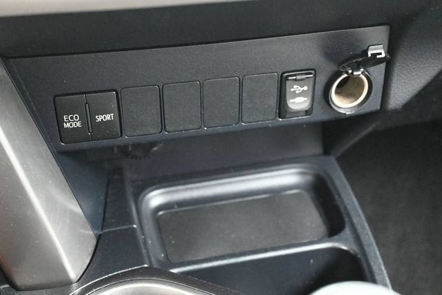 Used 2017 Toyota RAV4 XLE FWD image 25