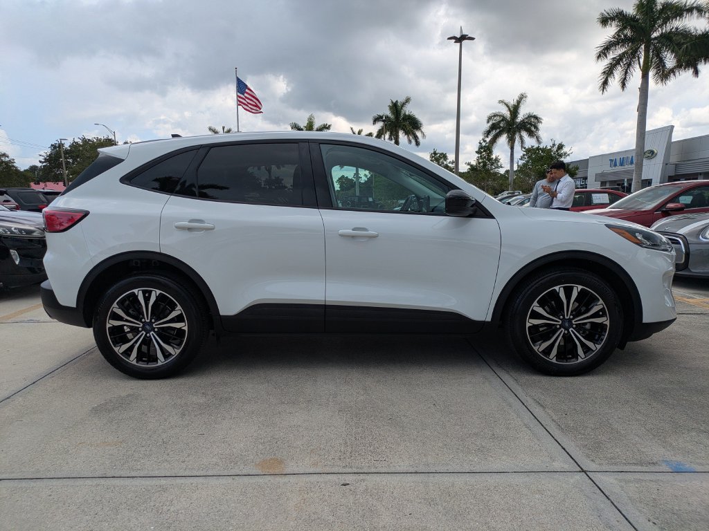 Certified 2022 Ford Escape SE FWD image 3