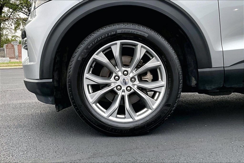 Certified 2023 Ford Explorer XLT w/ Equipment Group 202A AWD/4WD image 9