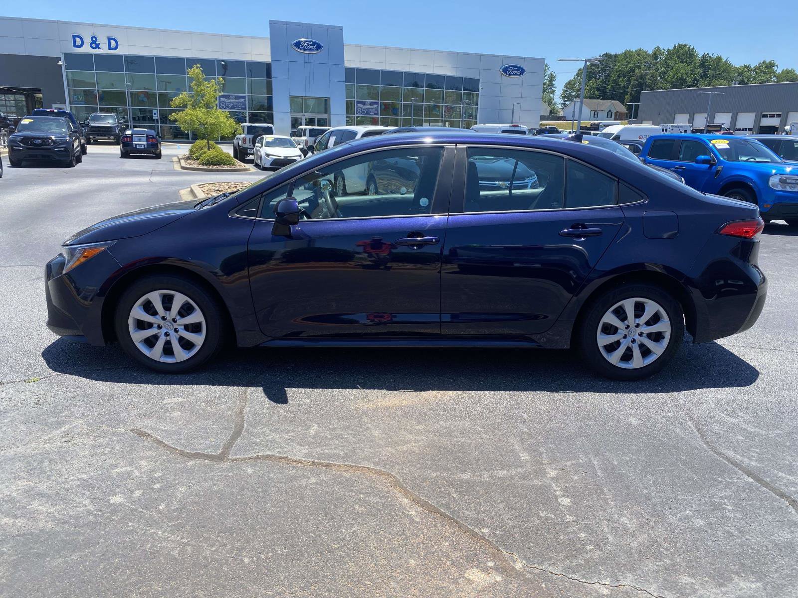 Used 2023 Toyota Corolla LE FWD image 4