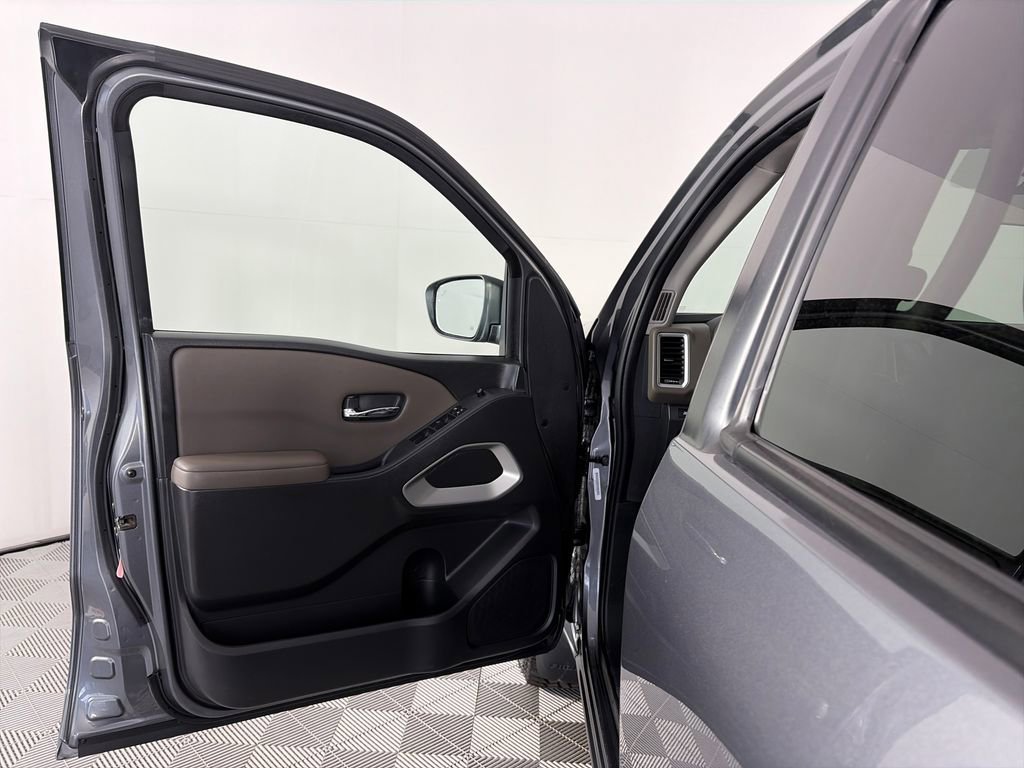 Used 2022 Nissan Frontier SV AWD/4WD image 10