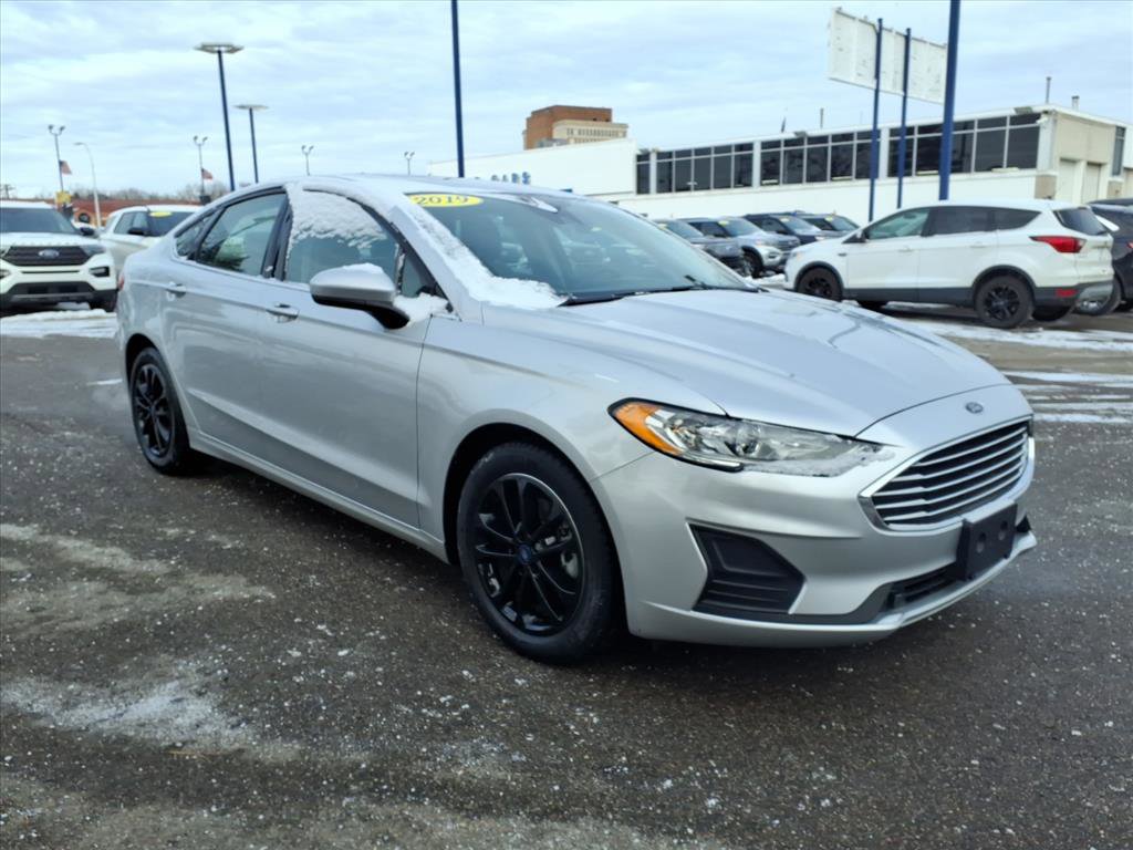Certified 2019 Ford Fusion SE image 3