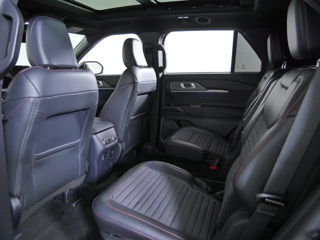 Certified 2025 Ford Explorer ST-Line w/ Premium Package AWD/4WD image 18