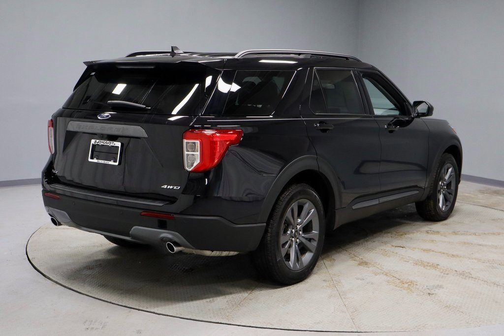 Certified 2023 Ford Explorer XLT w/ Equipment Group 202A image 5