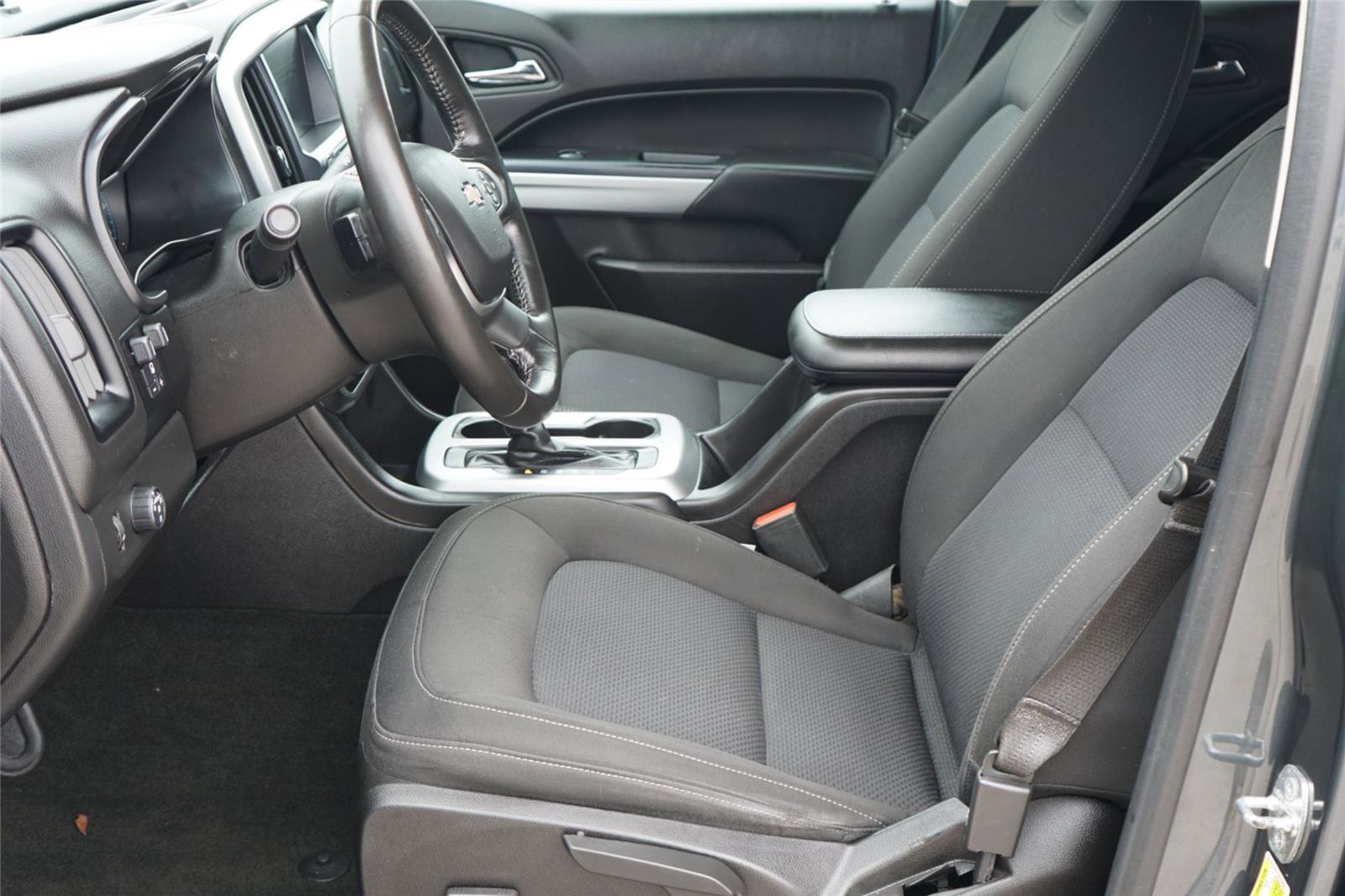 Used 2017 Chevrolet Colorado LT w/ LT Convenience Package RWD image 10