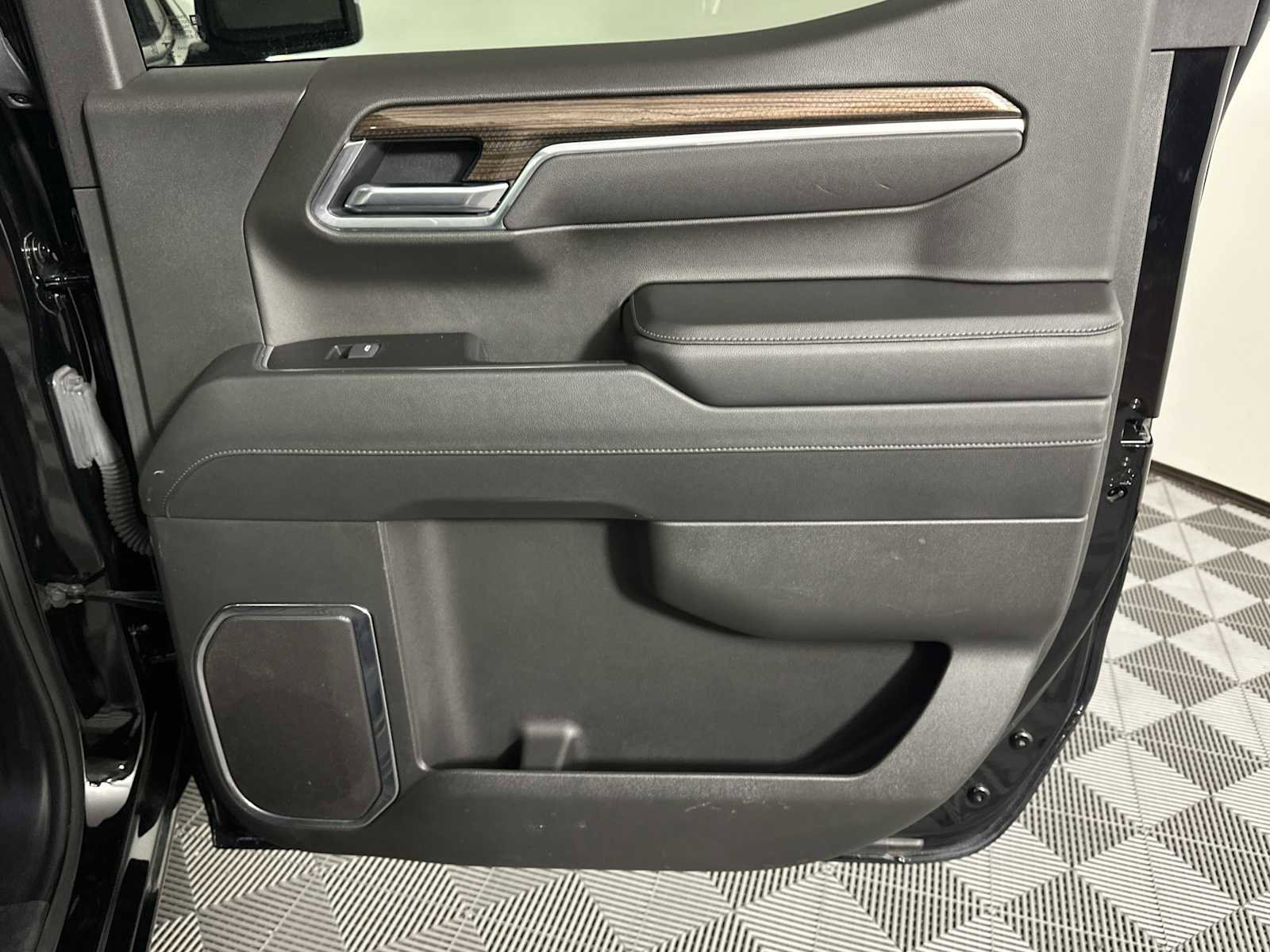 Used 2025 Chevrolet Silverado 1500 LT image 19