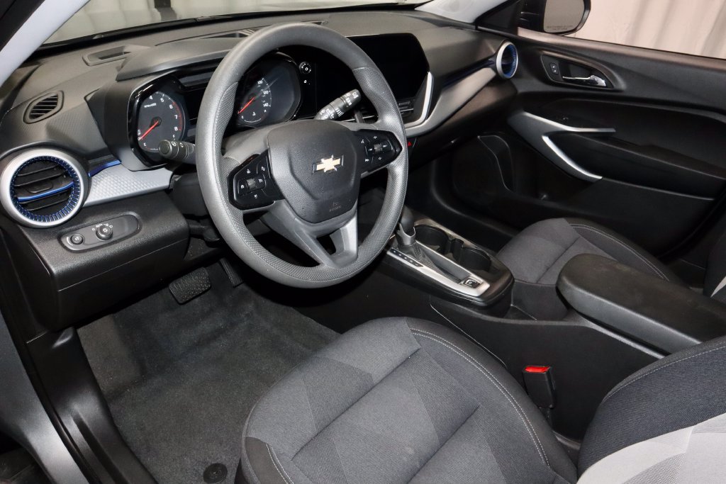 Used 2025 Chevrolet Trax LS FWD image 24