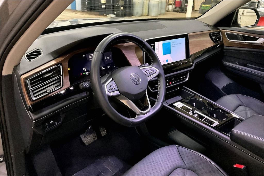 Used 2025 Volkswagen Atlas SE image 13