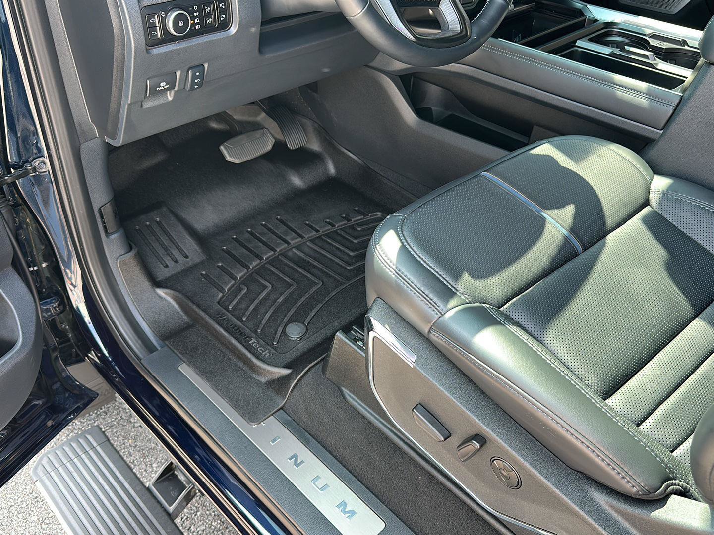 Certified 2025 Ford F350 Platinum AWD/4WD image 14