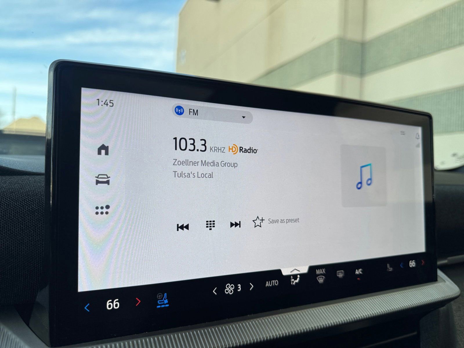 Certified 2025 Ford Explorer Platinum image 28