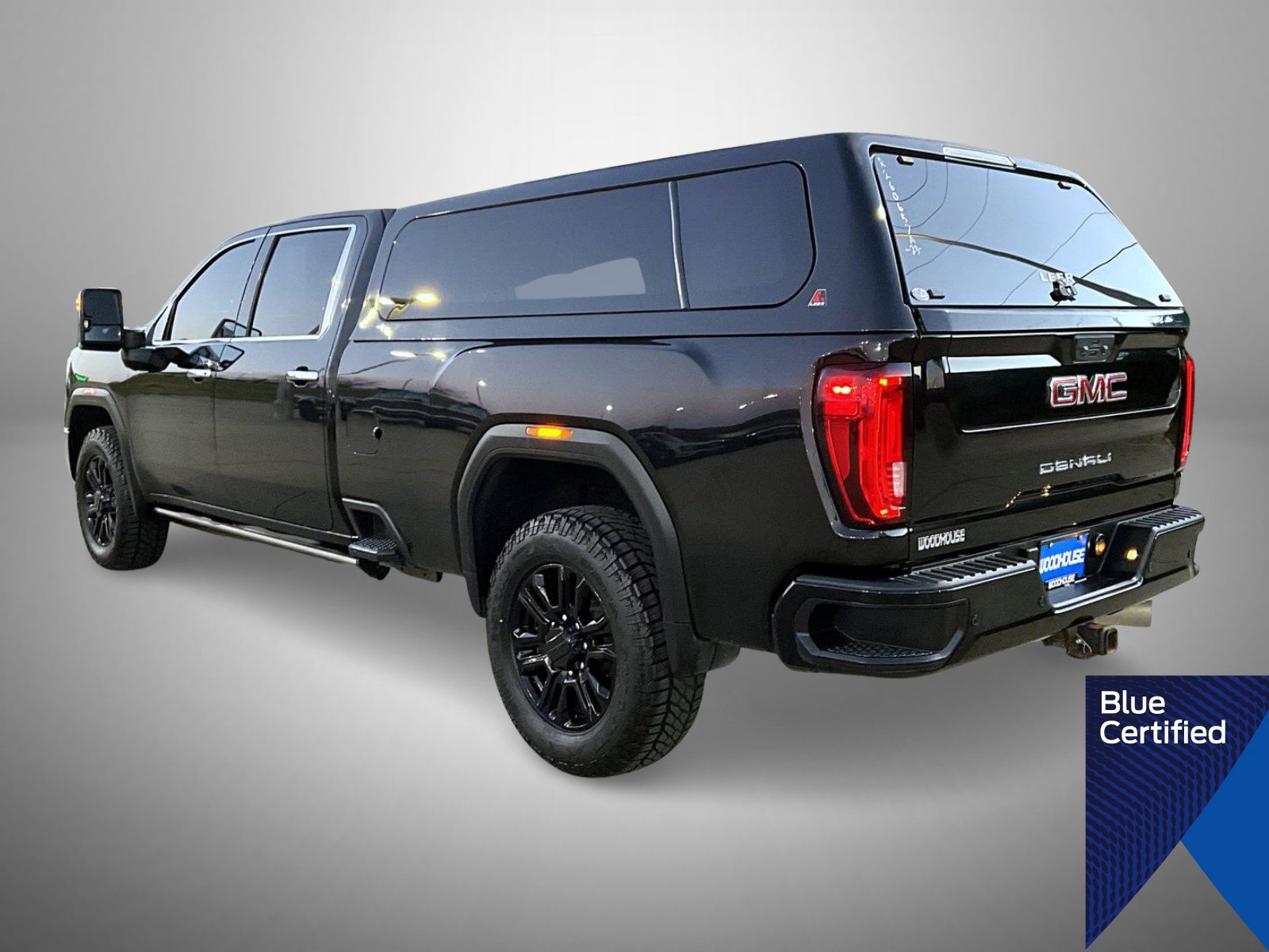 Used 2023 GMC Sierra 2500 Denali w/ Denali Black Diamond Edition AWD/4WD image 7