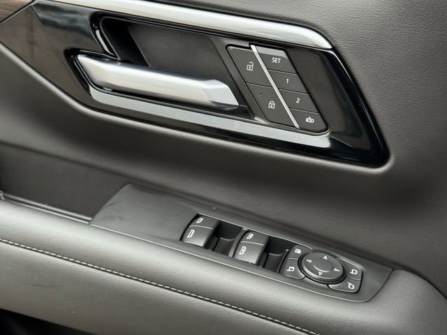 Used 2025 Chevrolet Tahoe Z71 w/ Comfort Package image 22