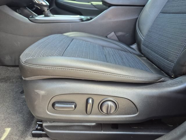 Used 2025 Buick Envista Sport Touring w/ Convenience I Package FWD image 24