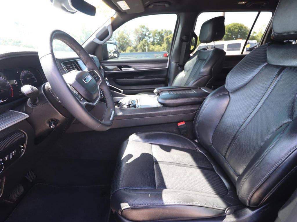 Used 2024 Jeep Wagoneer Series III AWD/4WD image 2