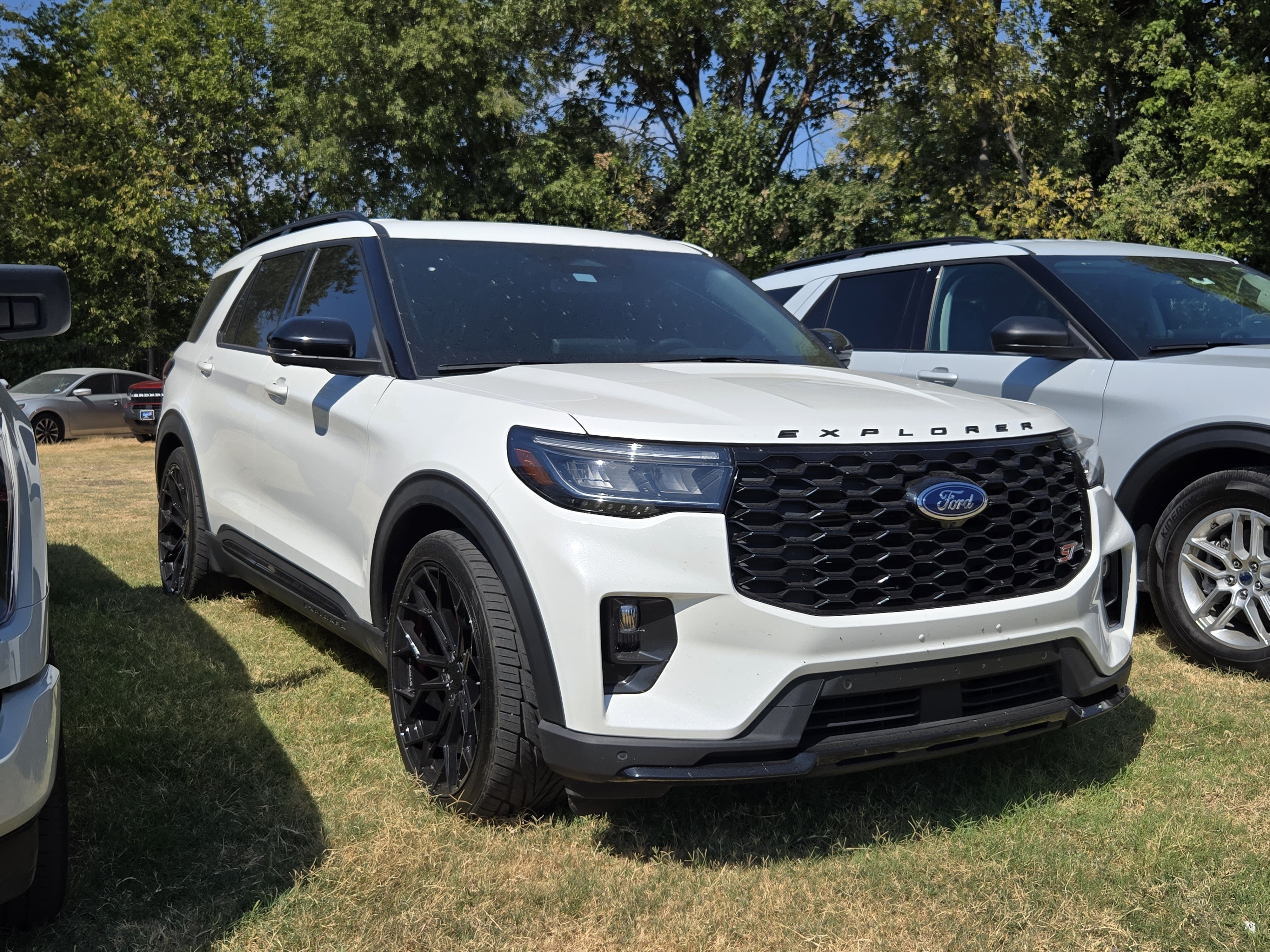 Certified 2025 Ford Explorer ST AWD/4WD image 1