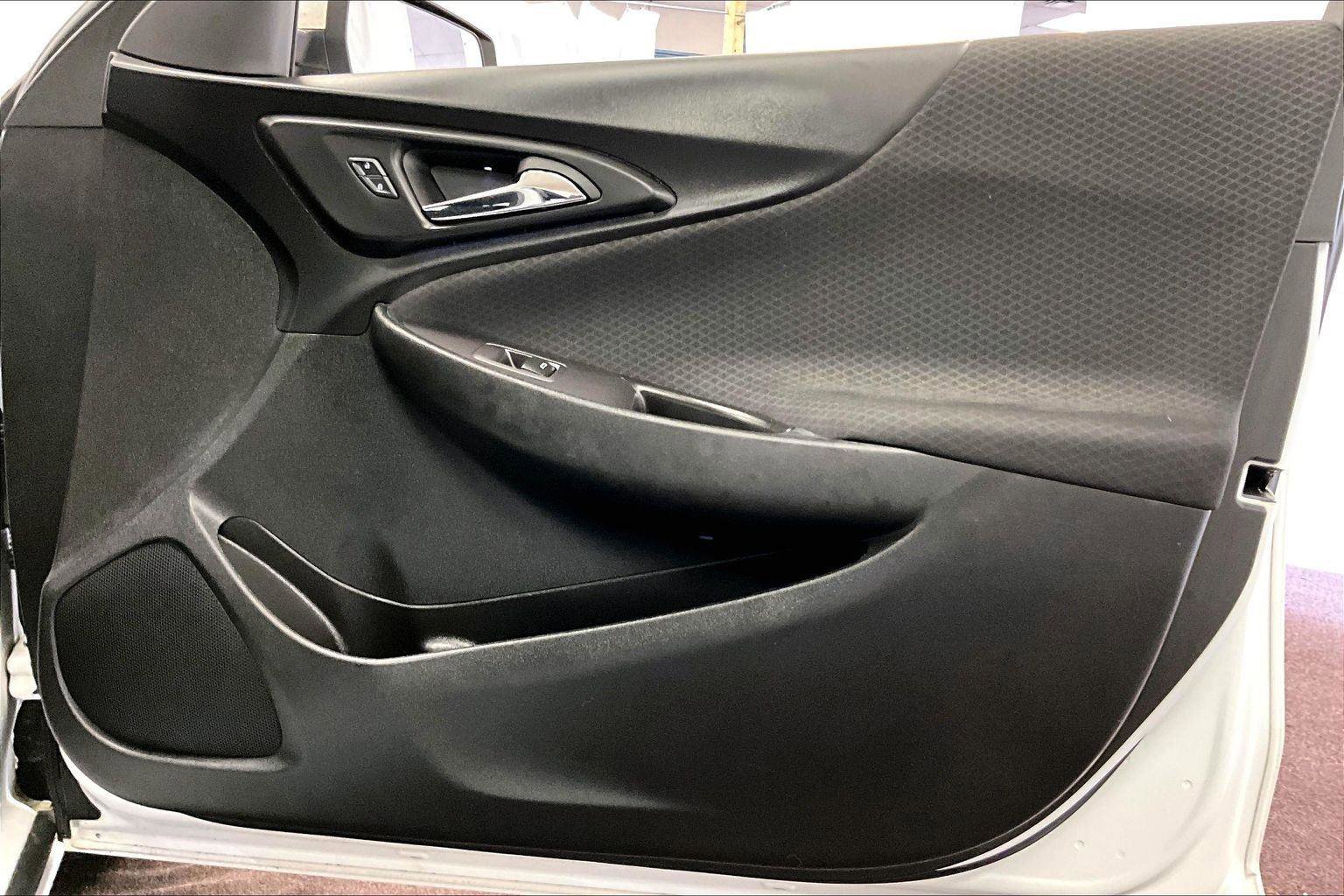 Used 2017 Chevrolet Malibu LT image 23