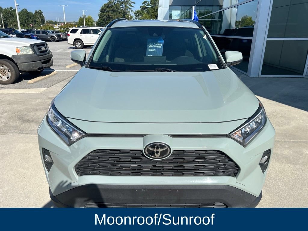 Used 2021 Toyota RAV4 XLE w/ Convenience Package FWD image 3