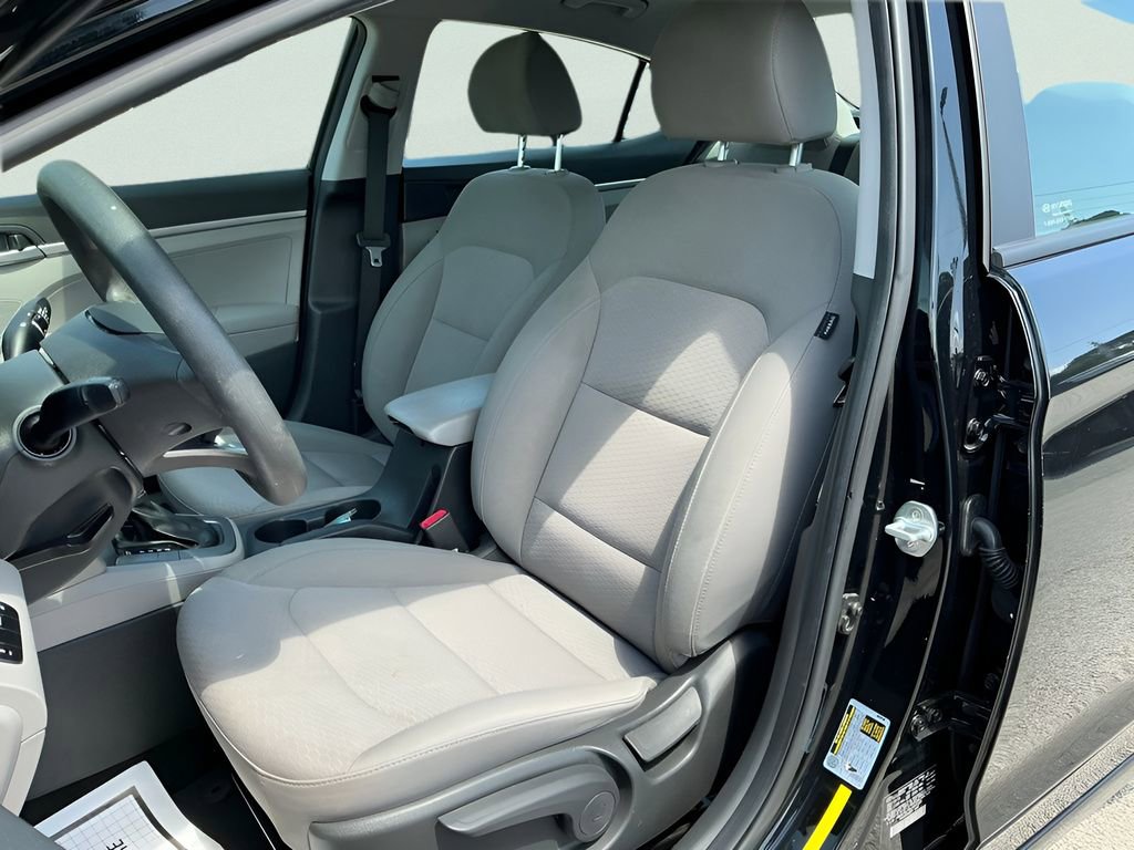 Used 2020 Hyundai Elantra SE image 27