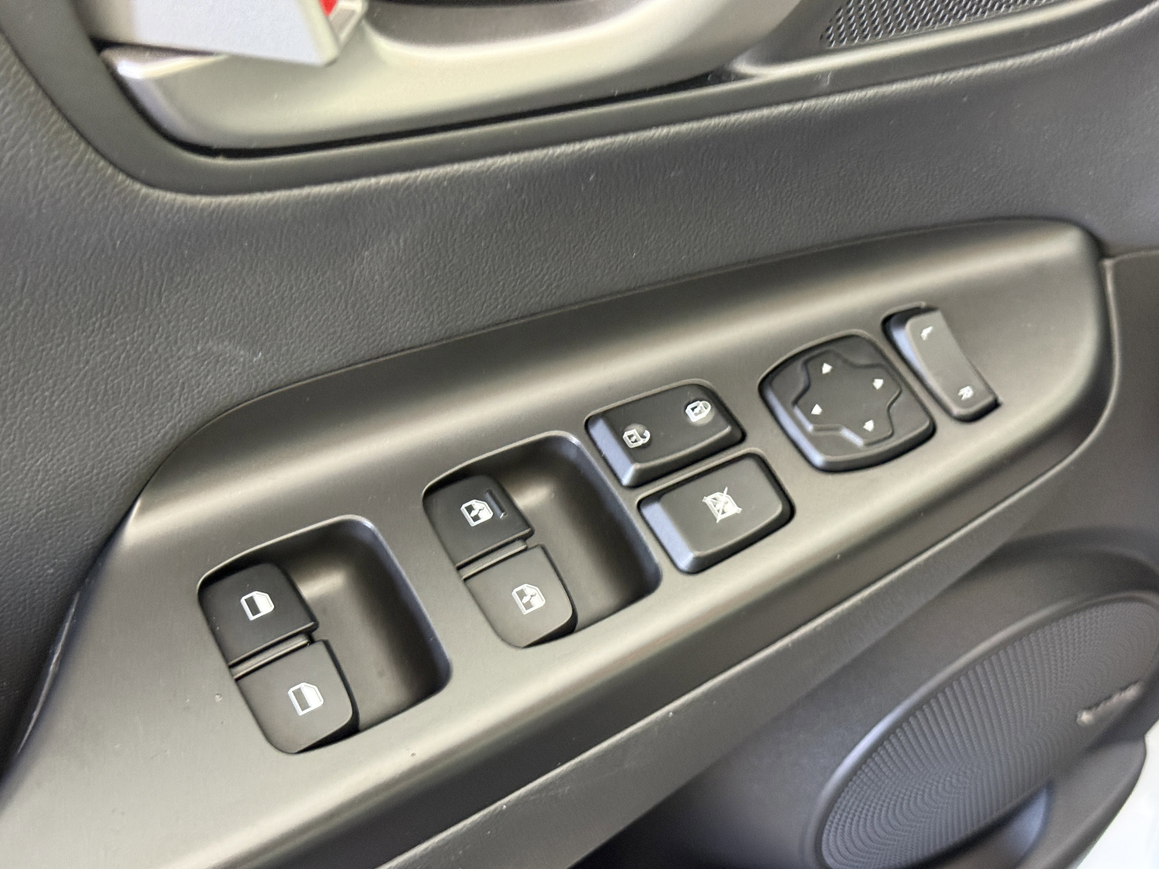 Used 2021 Hyundai Kona Limited w/ Cargo Package image 15