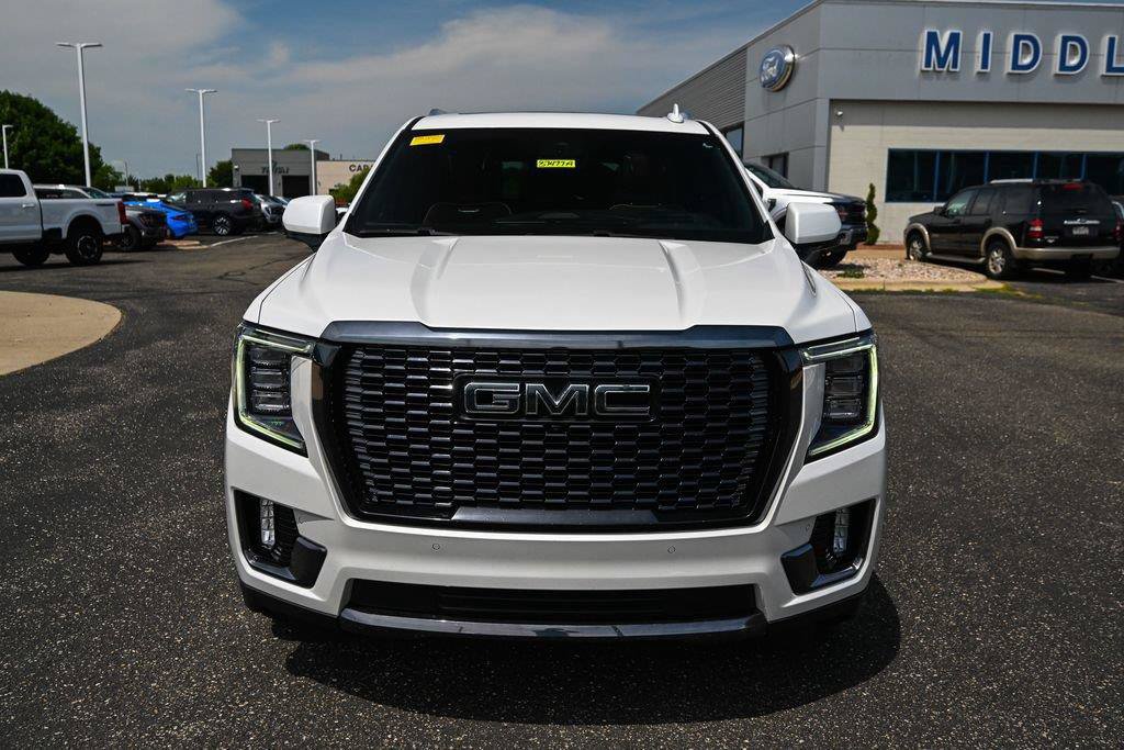 Used 2023 GMC Yukon XL Denali Ultimate AWD/4WD image 10