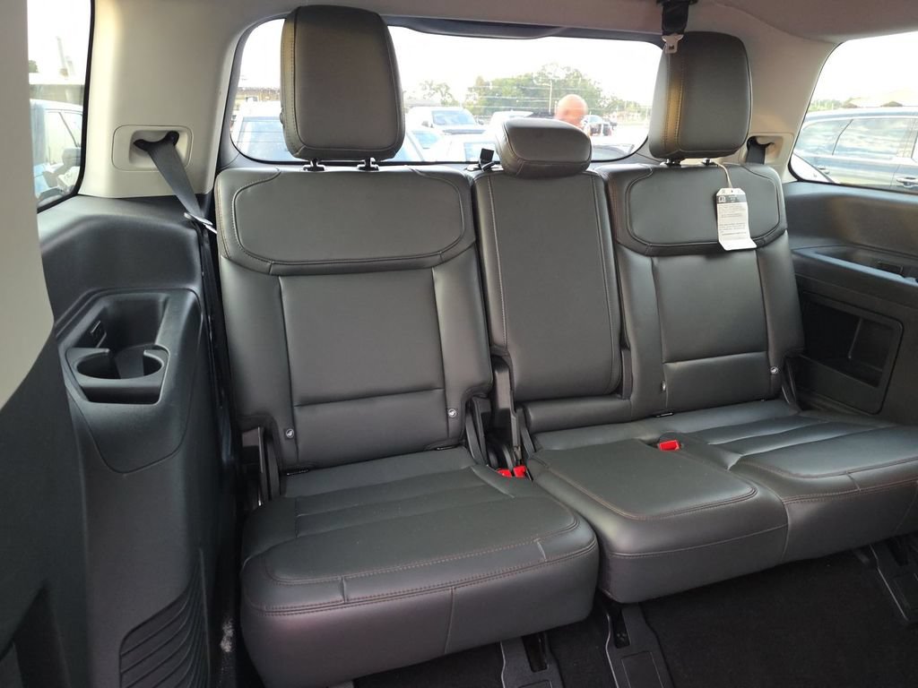 Certified 2025 Ford Expedition Active AWD/4WD image 8