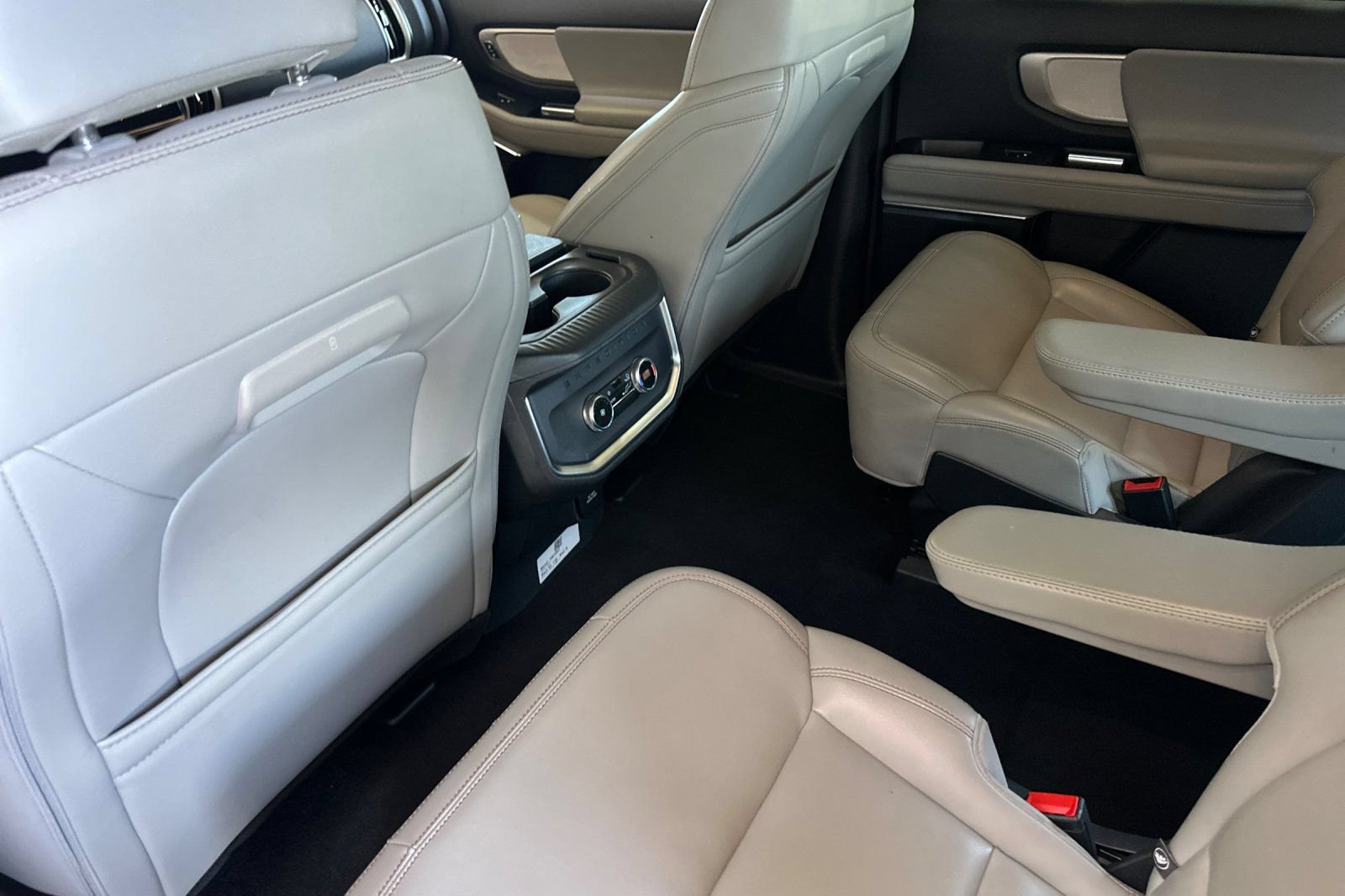 Certified 2025 Ford Expedition Active AWD/4WD image 12