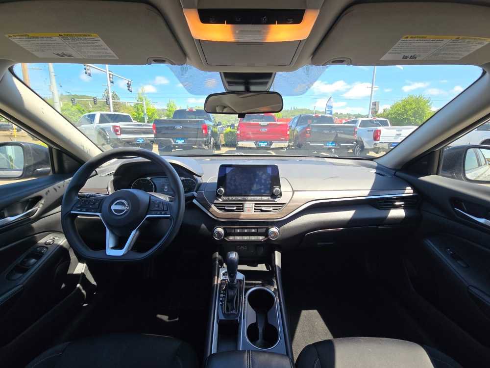 Used 2024 Nissan Altima 2.5 SV FWD image 15
