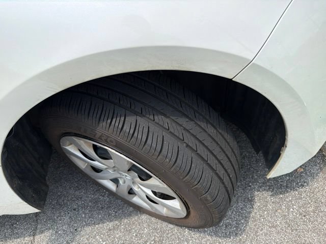 Used 2020 Toyota Corolla LE FWD image 7