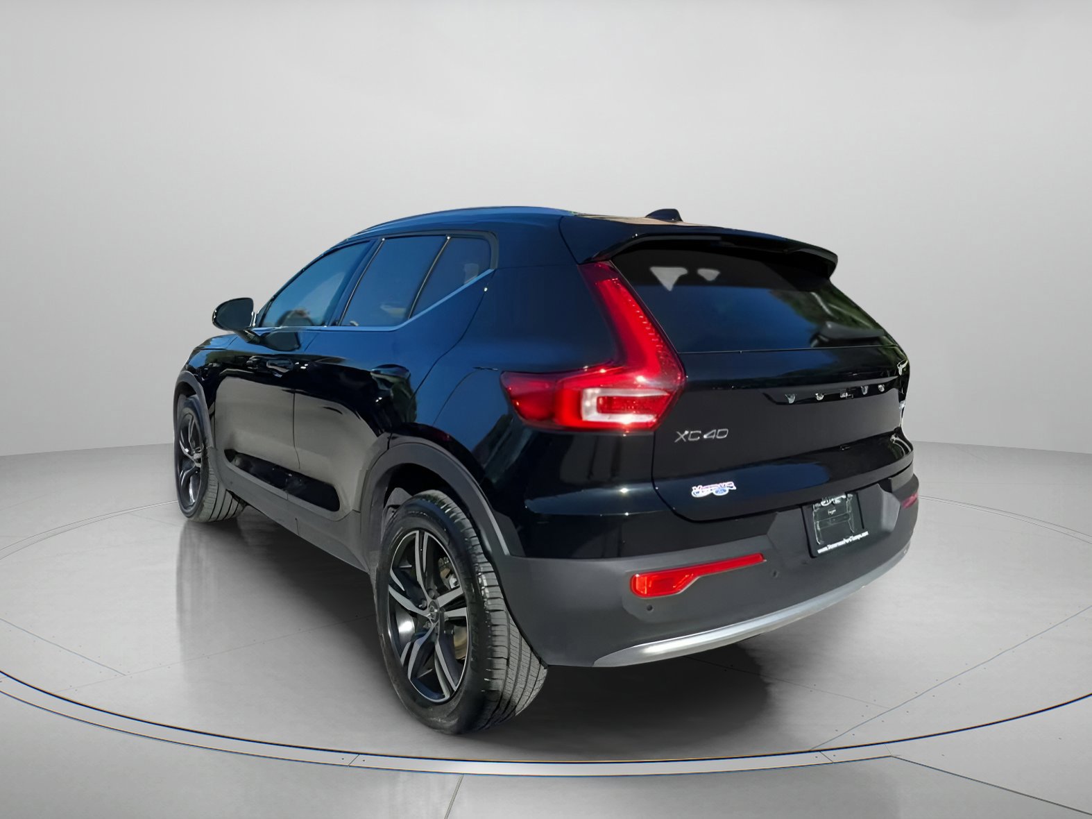 Used 2025 Volvo XC40 B5 Core image 13