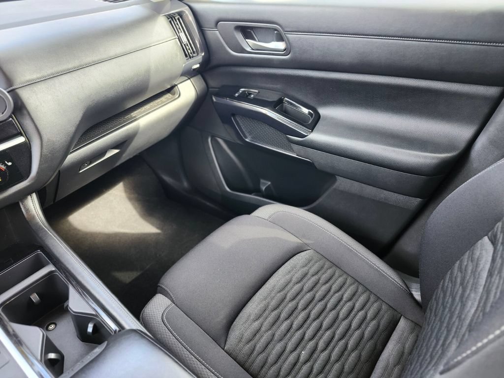 Used 2022 Nissan Pathfinder SV w/ SV Premium Package AWD/4WD image 15