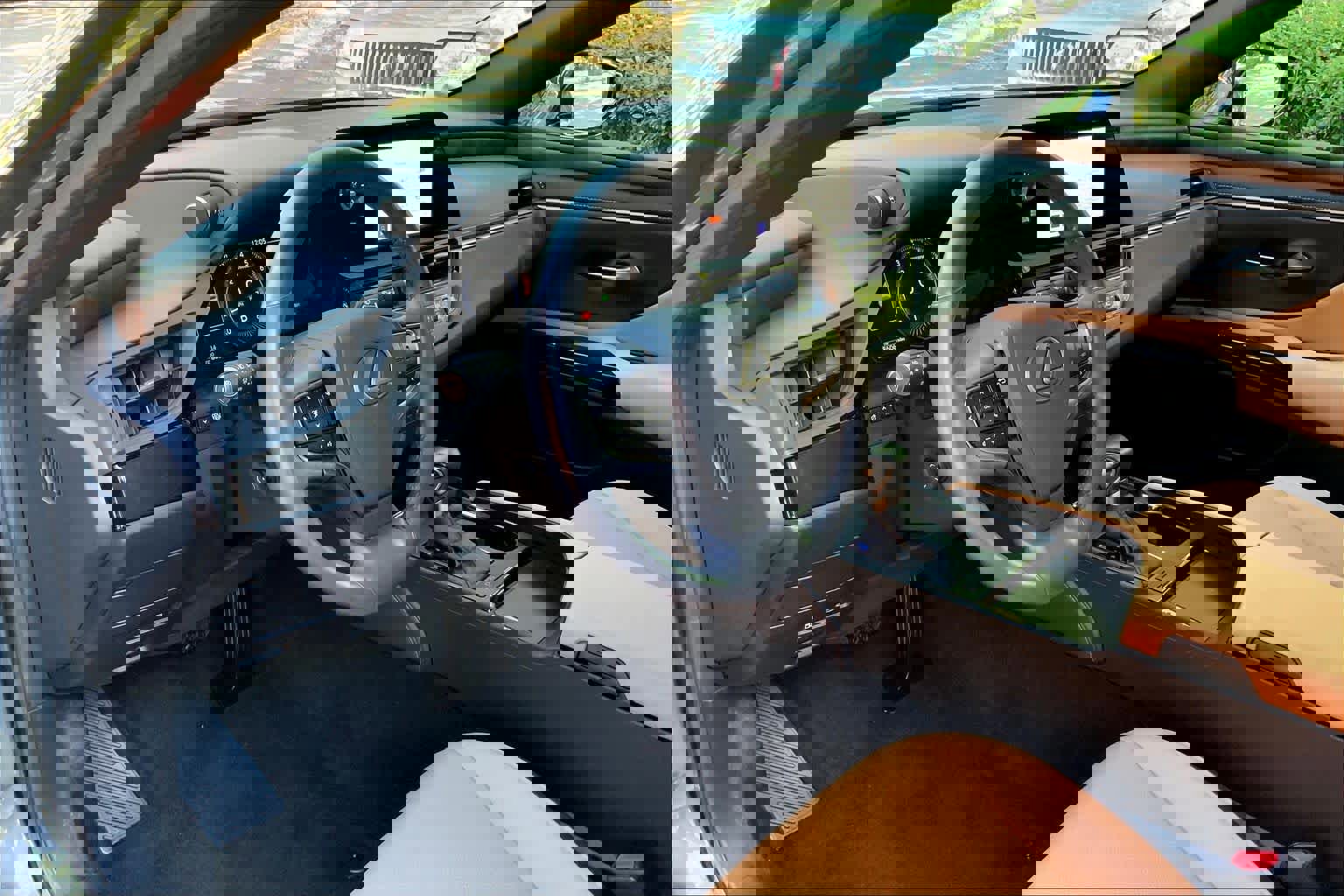 Used 2024 Lexus ES 350 w/ Premium Package image 17