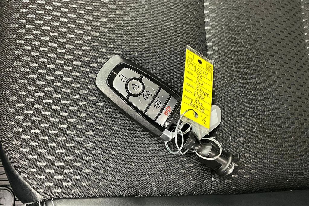 Certified 2025 Ford Escape SE image 13