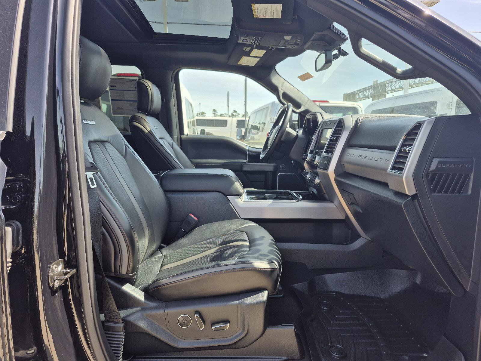 Certified 2020 Ford F250 Platinum w/ FX4 Off-Road Package image 22