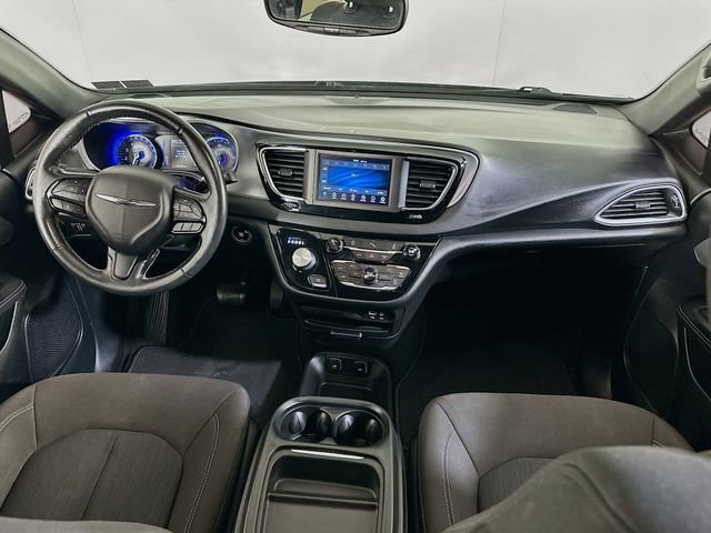 Used 2020 Chrysler Pacifica Touring w/ S Appearance Package image 13