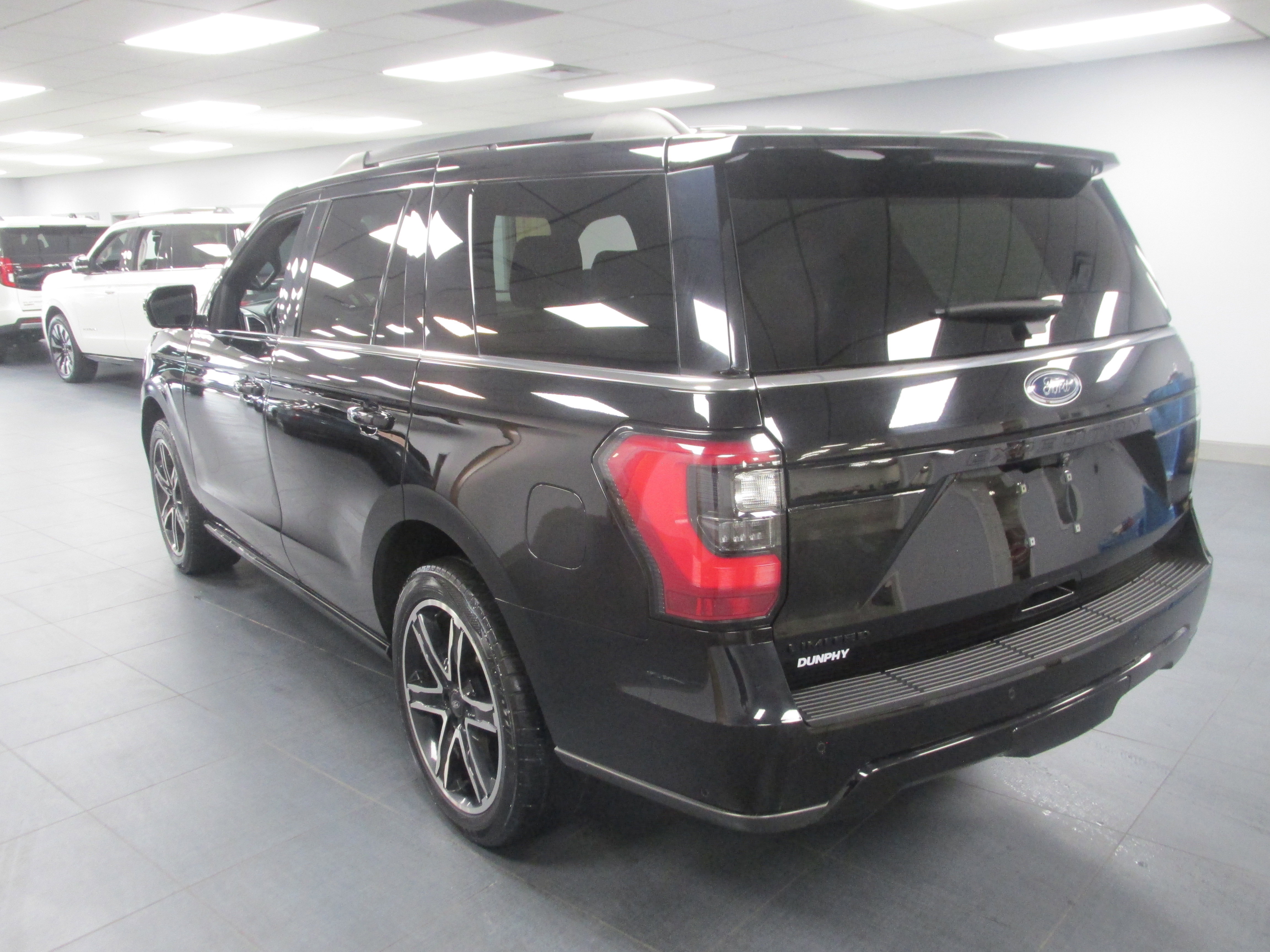 Certified 2020 Ford Expedition Limited w/ Equipment Group 303A image 5