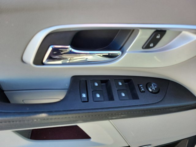 Used 2017 Chevrolet Equinox Premier w/ Enhanced Convenience Package image 26