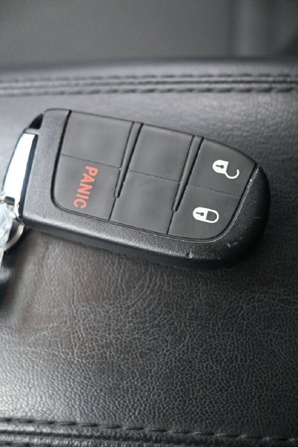 Used 2025 Jeep Compass Trailhawk AWD/4WD image 17